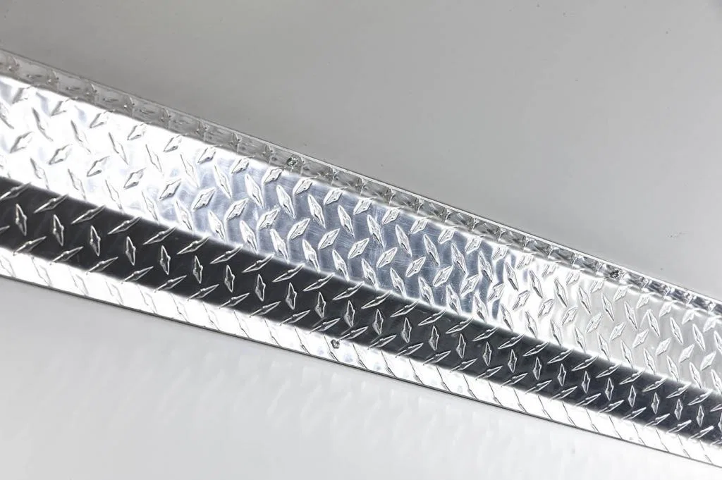 367-151-1010 – LEGEND FLEET Top Sill Protector, Diamond Tread Polished Silver Aluminum